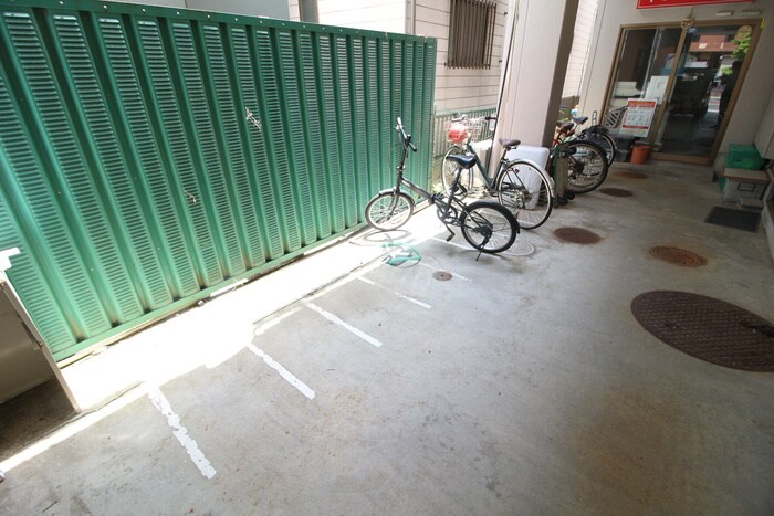 物件外観写真6　(駐輪場)
