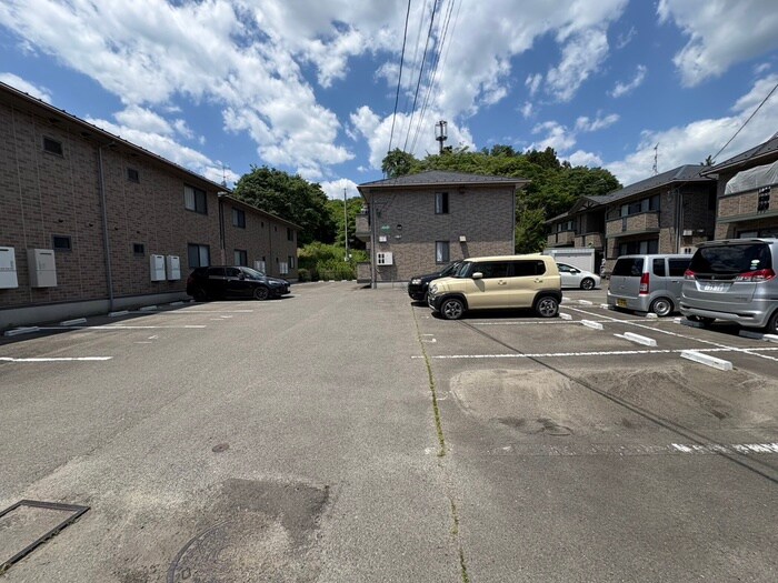 物件外観写真4　(駐車場)