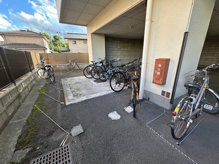 物件外観写真6　(駐輪場)