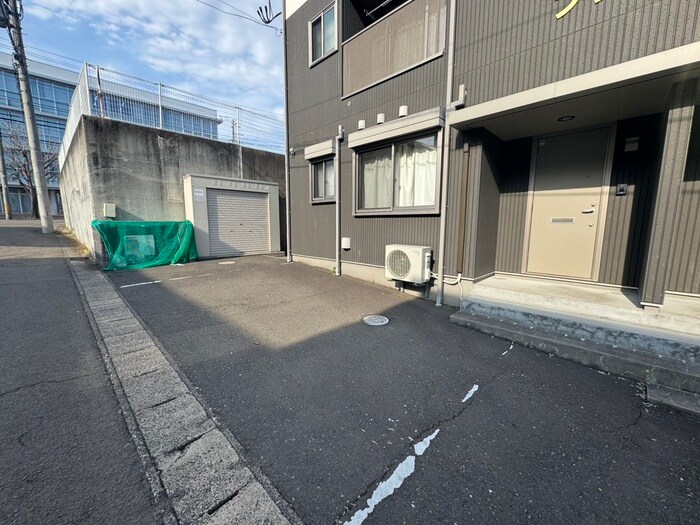 物件外観写真4　(駐車場)