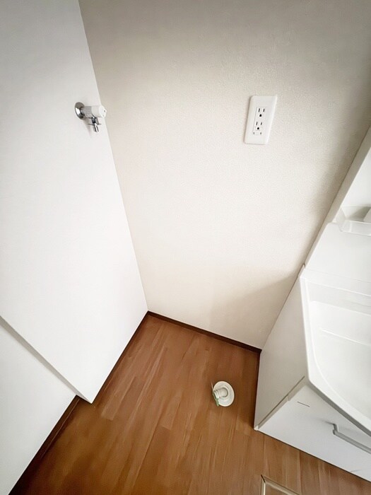 物件内観写真12　(洗濯機置場)