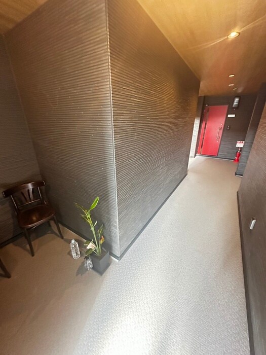 物件外観写真4　(エントランス部分)