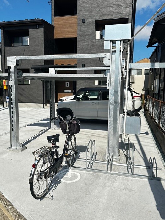 物件外観写真5　(駐輪場)