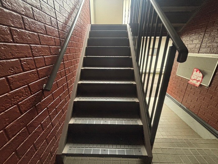 物件外観写真5　(エントランス部分)