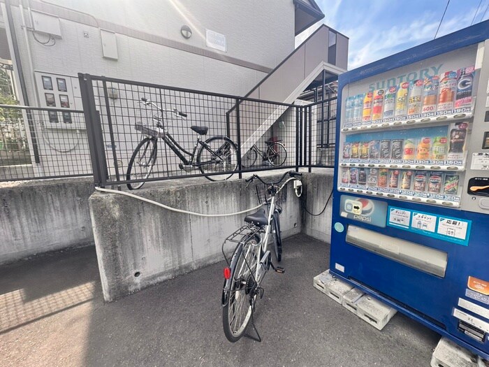 物件外観写真3　(駐輪場)