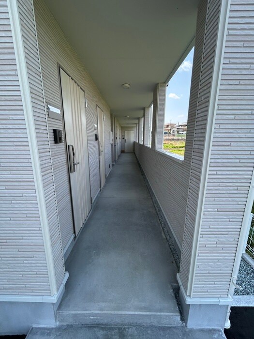 物件外観写真3　(エントランス部分)