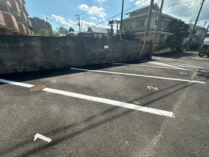 物件外観写真4　(駐車場)