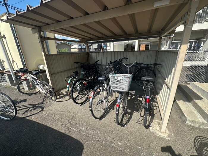 物件外観写真5　(駐輪場)