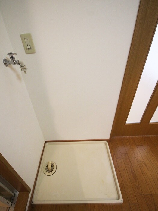 物件内観写真14　(洗濯機置場)