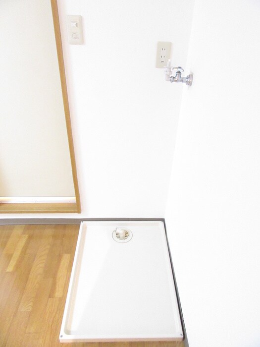 物件内観写真17　(洗濯機置場)