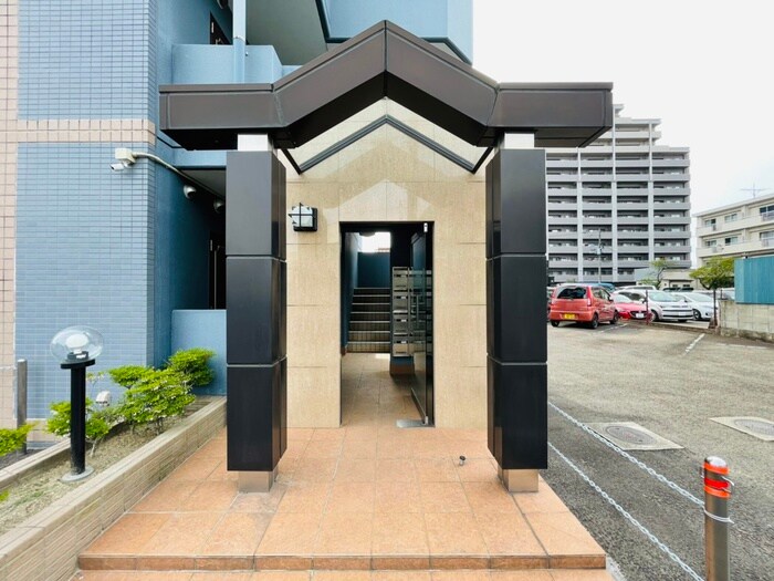 物件外観写真3　(エントランス部分)