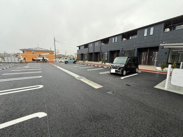 物件外観写真2　(駐車場)