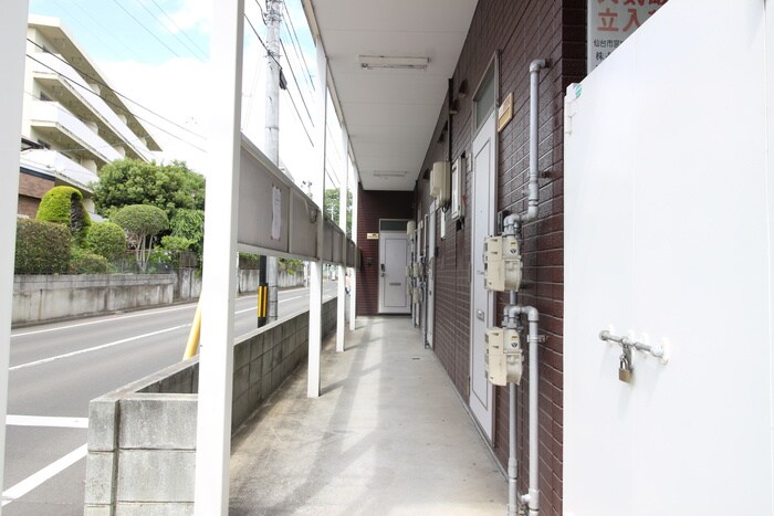 物件外観写真4　(エントランス部分)