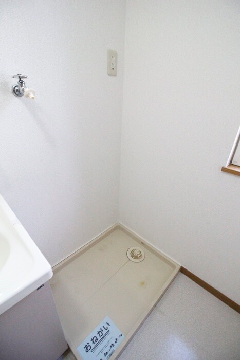 物件内観写真13　(洗濯機置場)