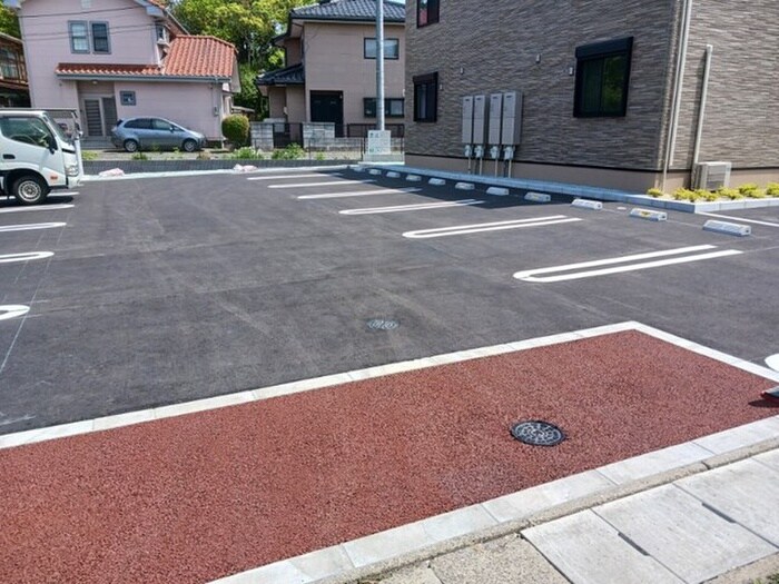 物件外観写真2　(駐車場)