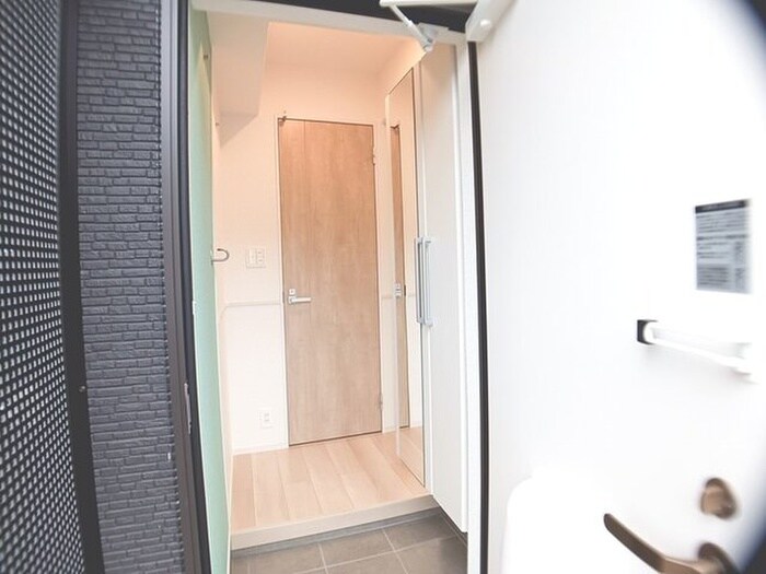 物件内観写真10　(玄関)