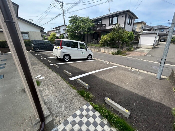 物件外観写真4　(駐車場)