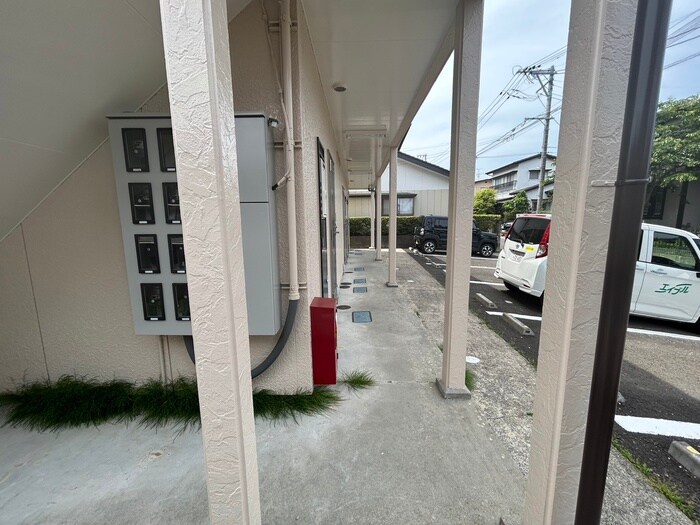 物件外観写真5　(エントランス部分)