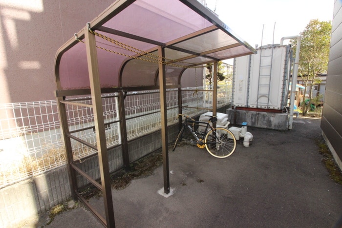 物件外観写真4　(駐輪場)