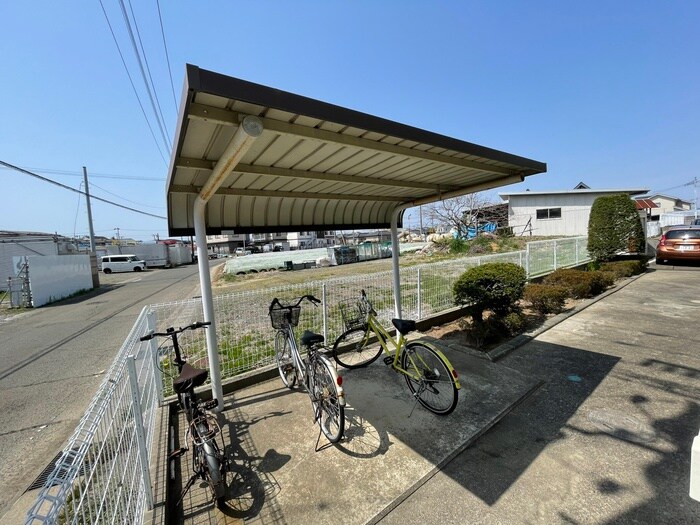 物件外観写真5　(駐輪場)