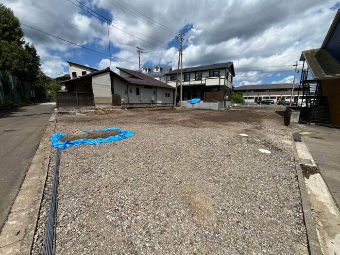 物件外観写真2　(駐車場)