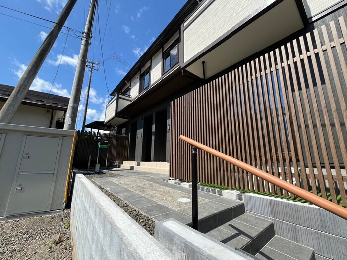 物件外観写真5　(エントランス部分)