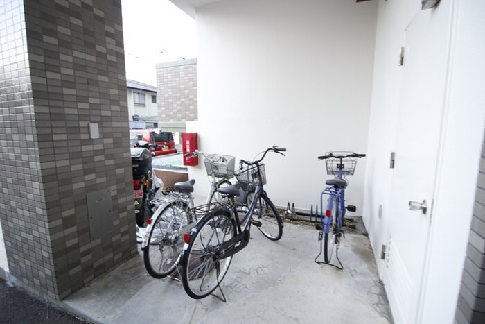 物件外観写真4　(駐輪場)