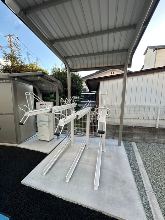 物件外観写真4　(駐輪場)