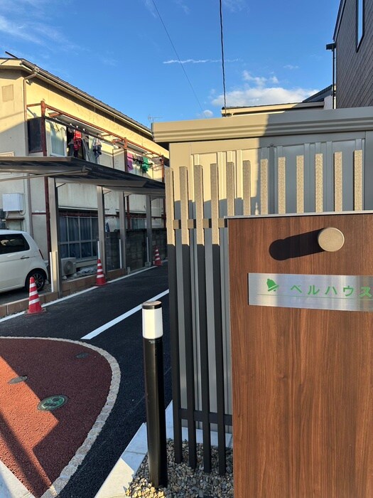 物件外観写真5　(エントランス部分)