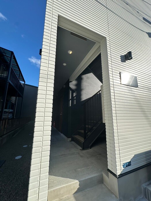 物件外観写真4　(エントランス部分)