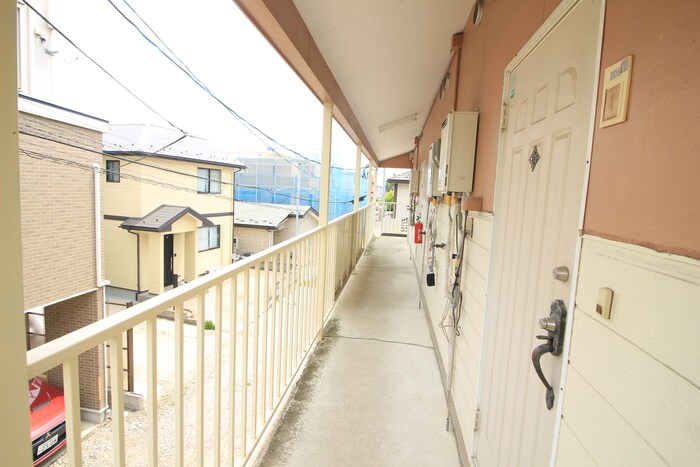 物件外観写真6　(エントランス部分)