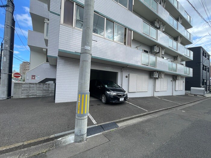 物件外観写真2　(駐車場)