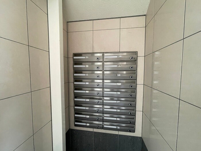 物件外観写真4　(エントランス部分)