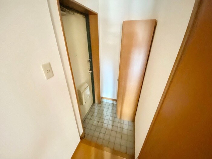 物件内観写真16　(玄関)