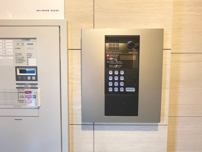 物件外観写真4　(エントランス部分)