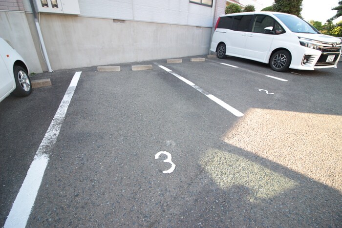 物件外観写真6　(駐車場)