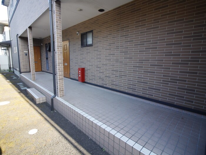 物件外観写真5　(エントランス部分)