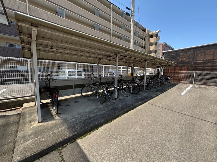 物件外観写真4　(駐輪場)