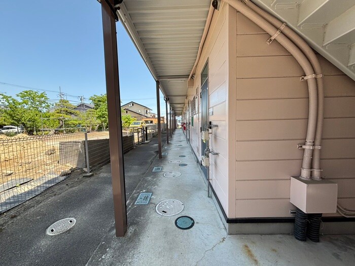 物件外観写真6　(エントランス部分)