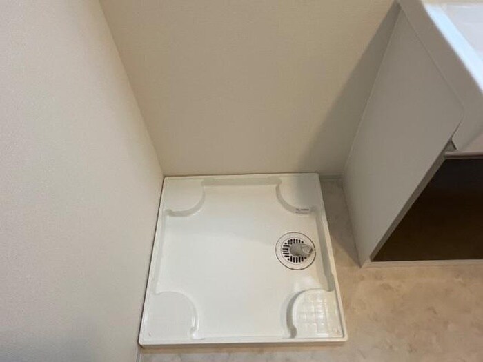 物件内観写真8　(洗濯機置場)