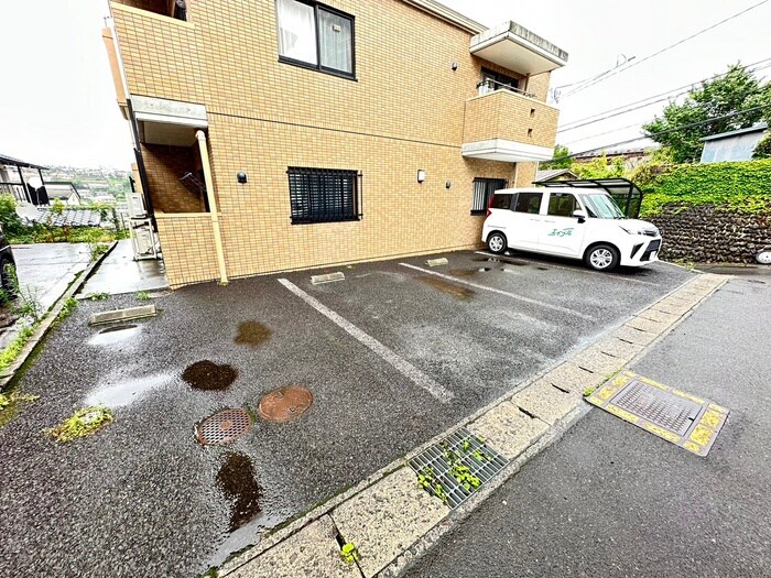 物件外観写真2　(駐車場)