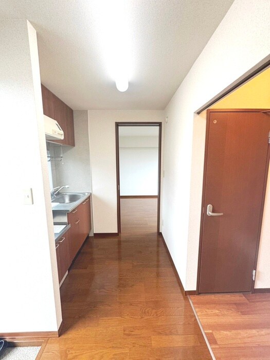 物件内観写真16　(玄関)