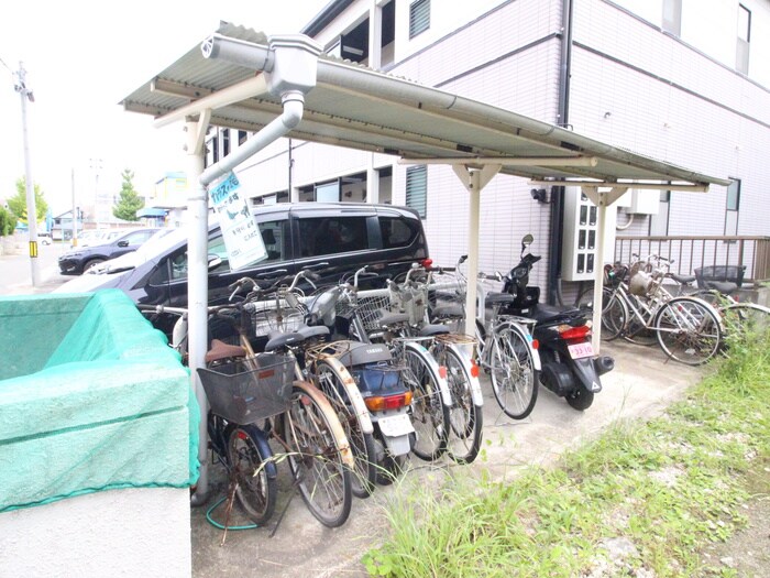 物件外観写真3　(駐輪場)