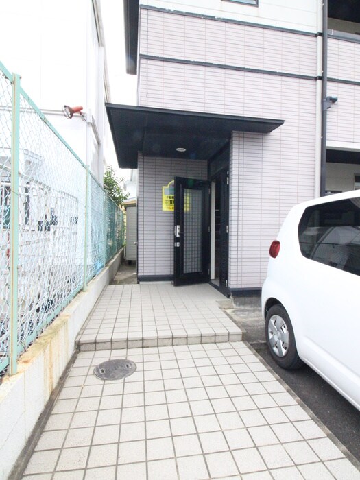 物件外観写真5　(エントランス部分)