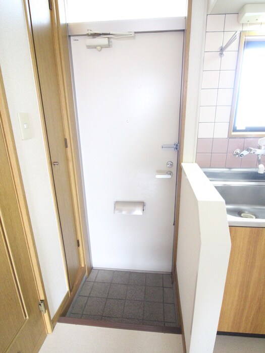 物件内観写真17　(玄関)