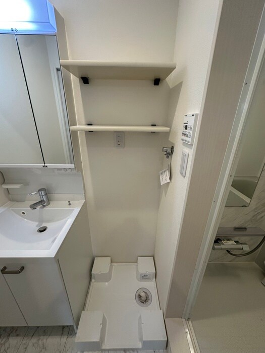 物件内観写真15　(洗濯機置場)