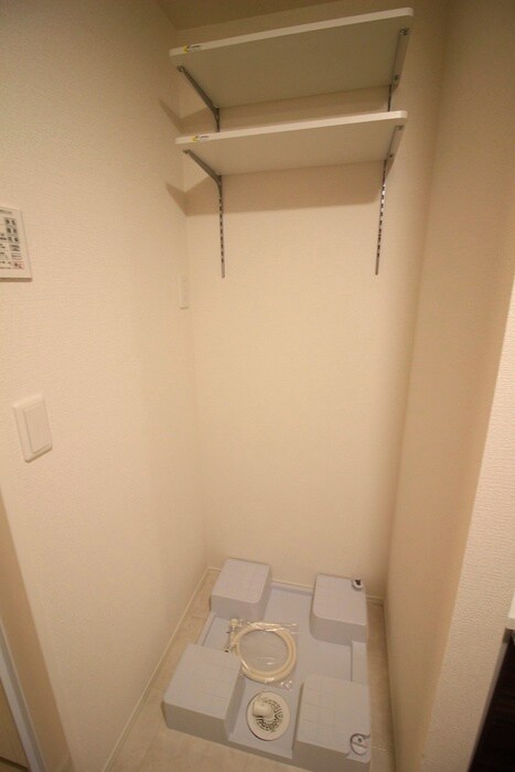 物件内観写真16　(洗濯機置場)