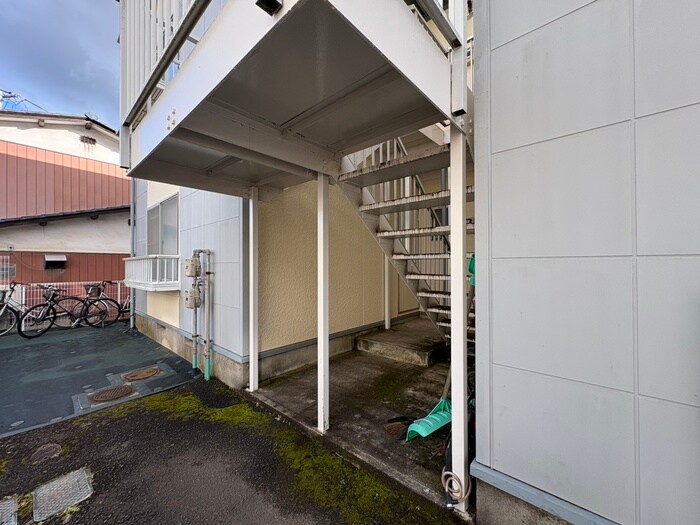 物件外観写真6　(エントランス部分)