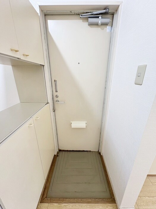 物件内観写真16　(玄関)
