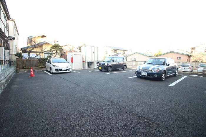 物件外観写真5　(駐車場)